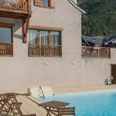 2 Pieces 6 Personnes Avec Piscine - Fr-1-504-101 * Vignec